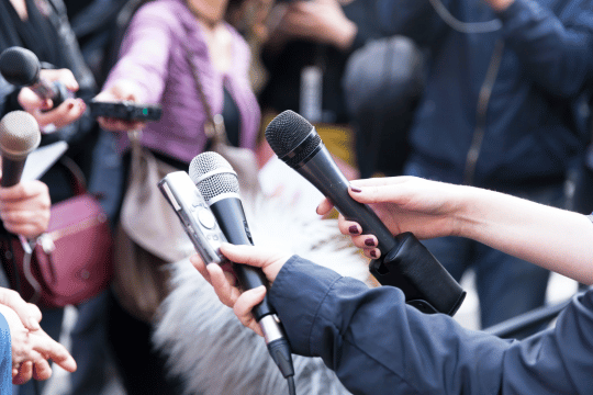Die Krisenplaner unterstützen Unternehmen, Organisationen und Behörden im Krisenfall mit ihrer Expertise in der Krisenkommunikation und Pressearbeit.